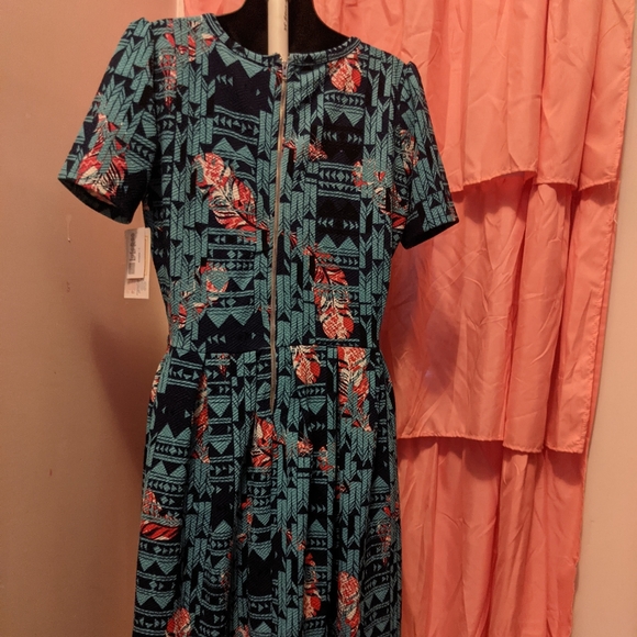 LuLaRoe Amelia Large - Picture 2 of 4